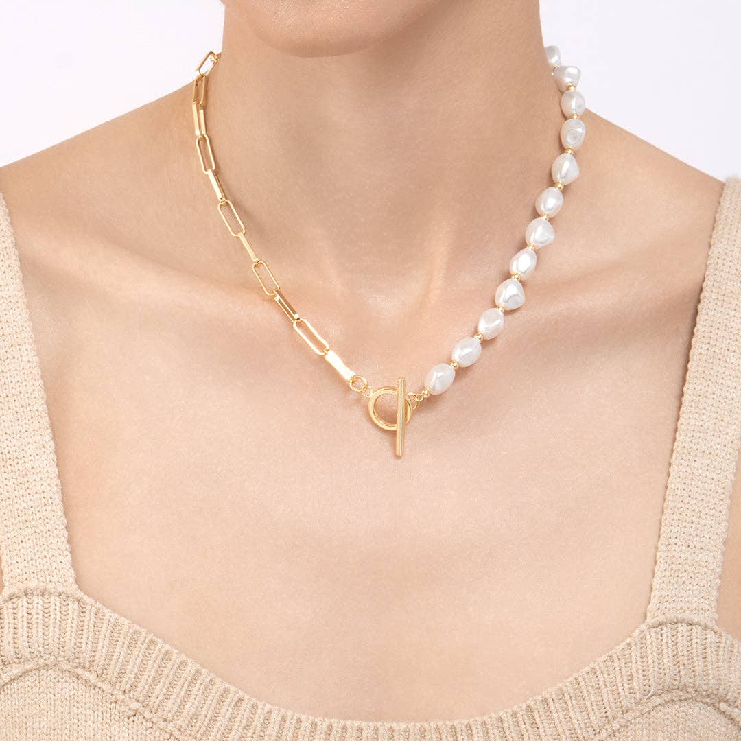 Pearl and Paper Clip Chain Toggle Necklace gold