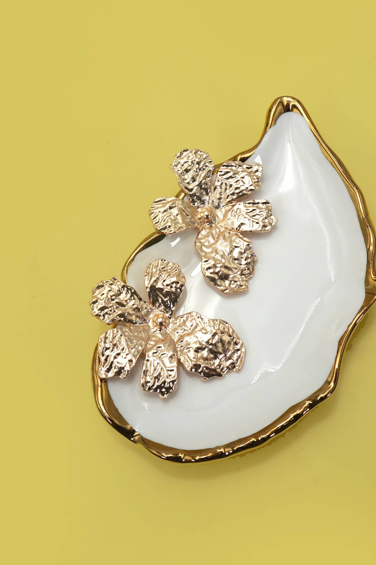 STATEMENT FLOWER STUD EARRINGS | 40E413: GOLD