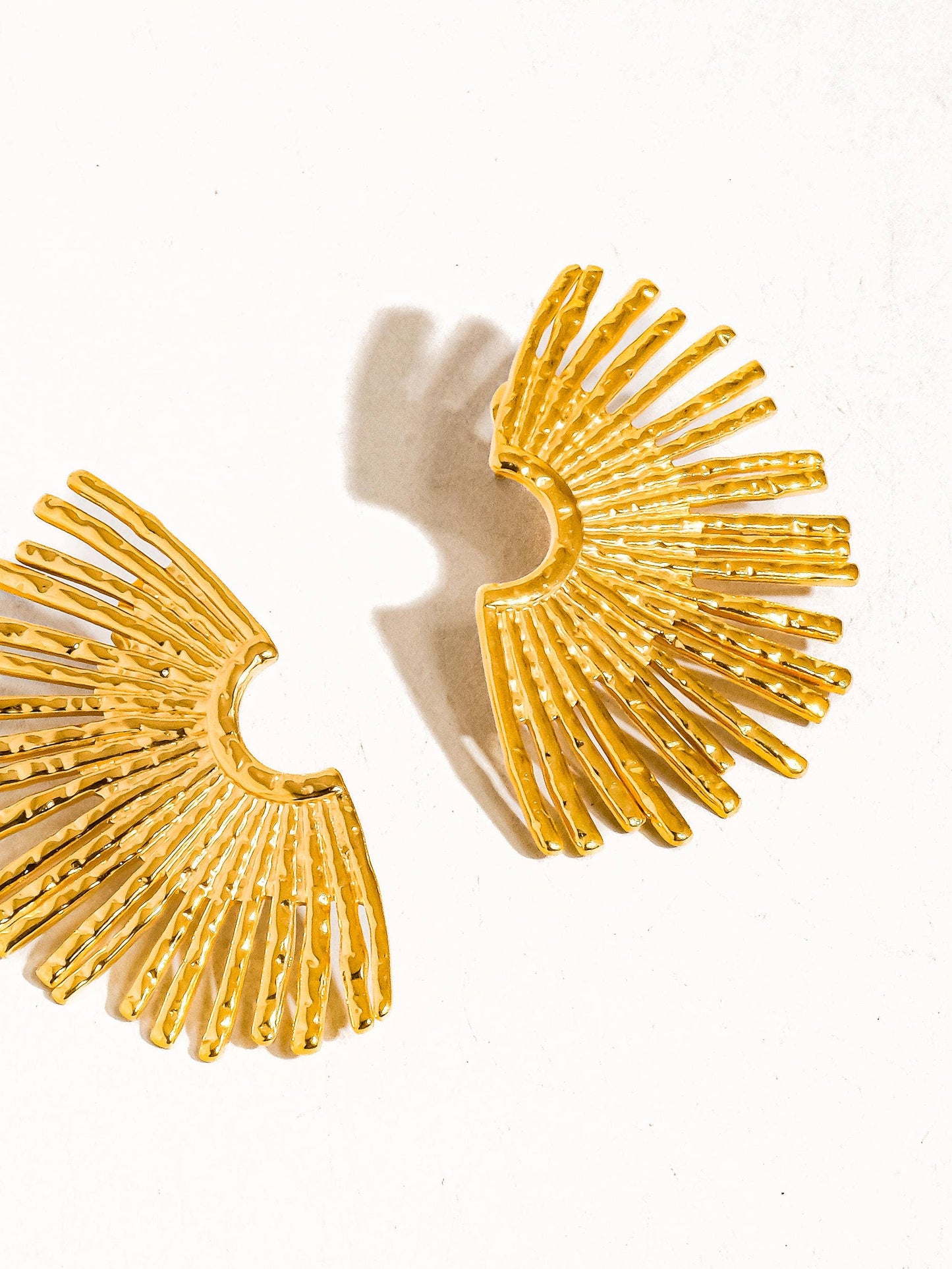 Bisous 18K Gold Non-Tarnish Sunburst Earring: Yellow Gold