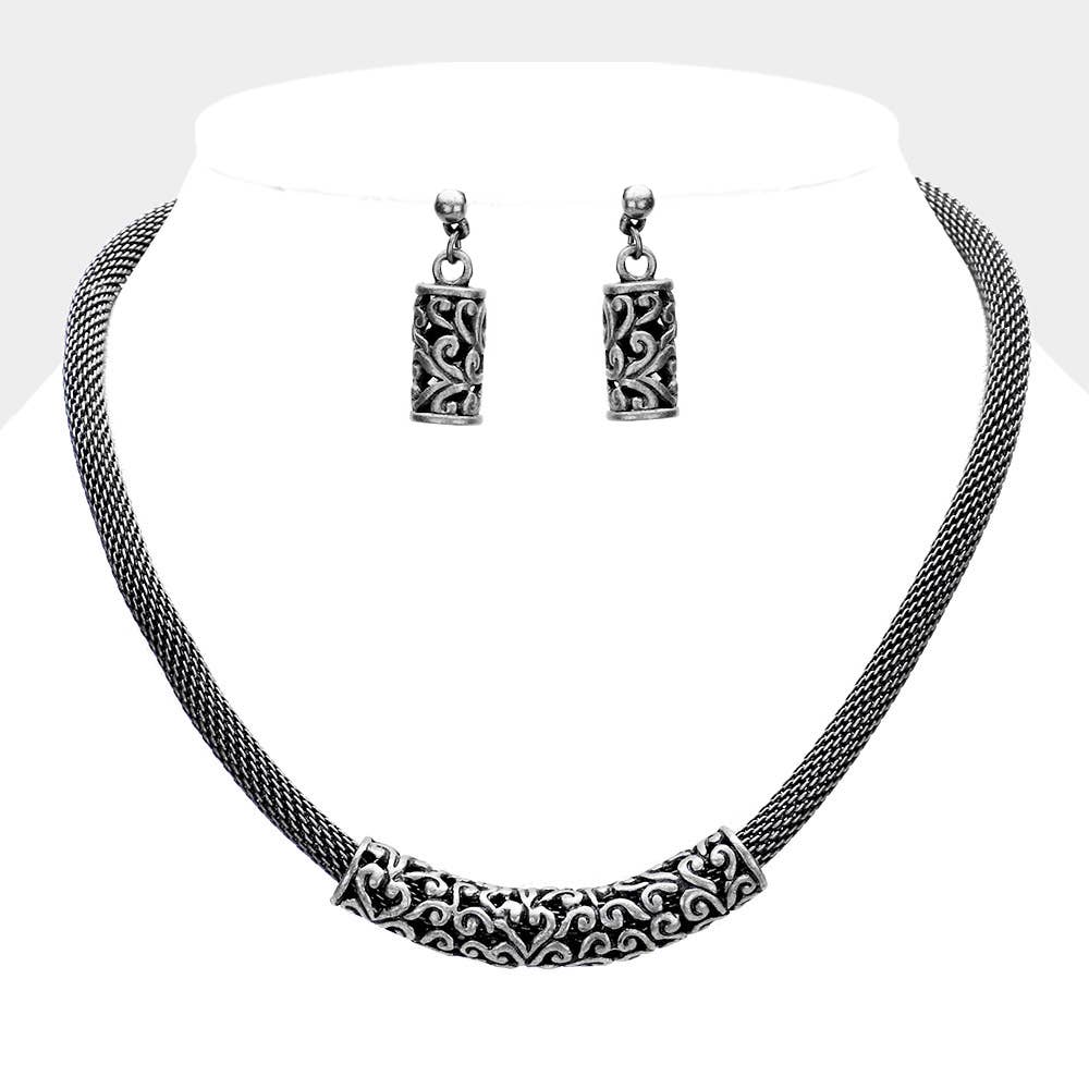 Embossed Metal Mesh Chain Necklace: Antique Silver