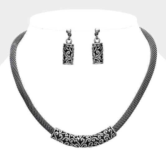 Embossed Metal Mesh Chain Necklace: Antique Silver