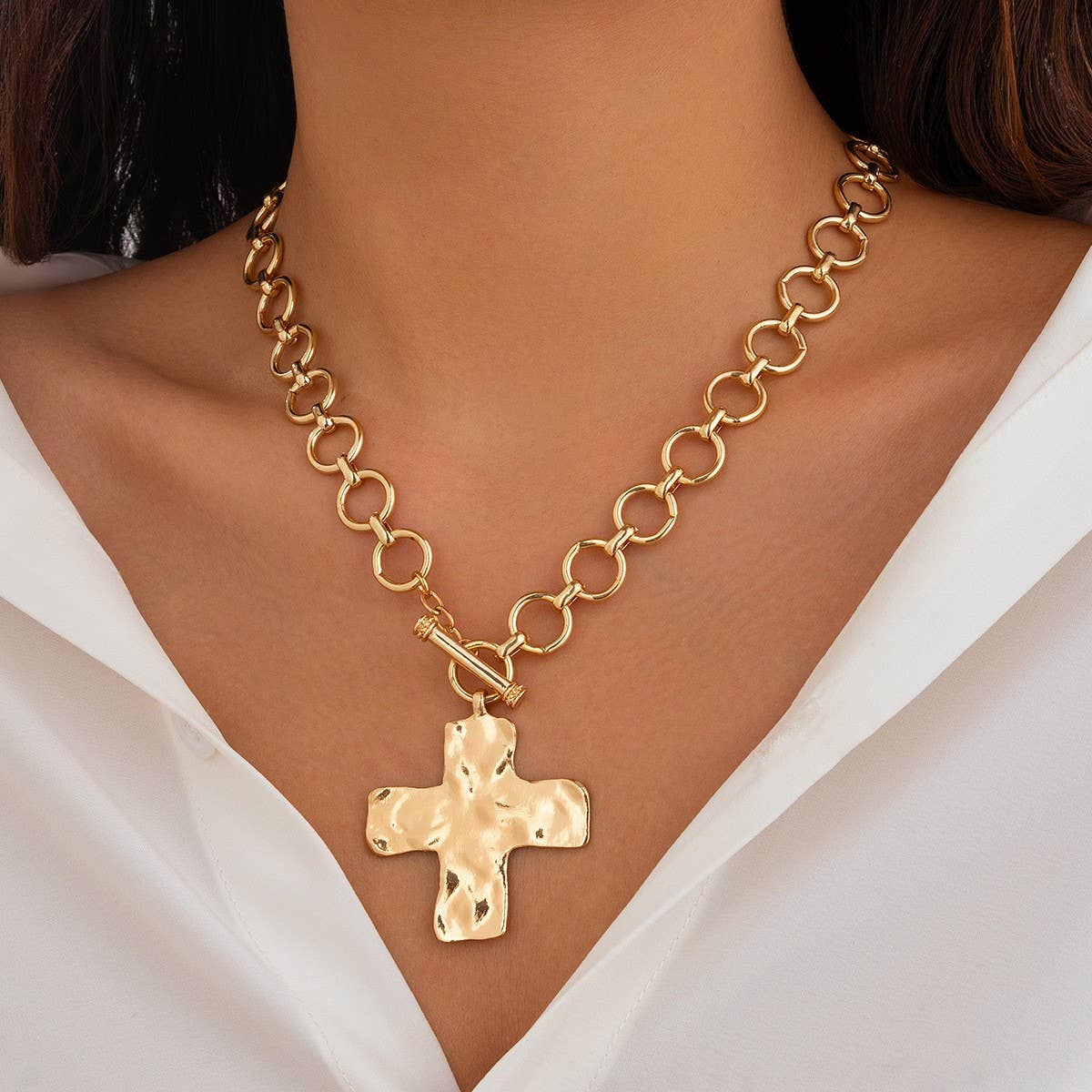 NOTABLE HAMMERED CROSS FRONT TOGGLE NECKLACE | 40NK9474: Silver