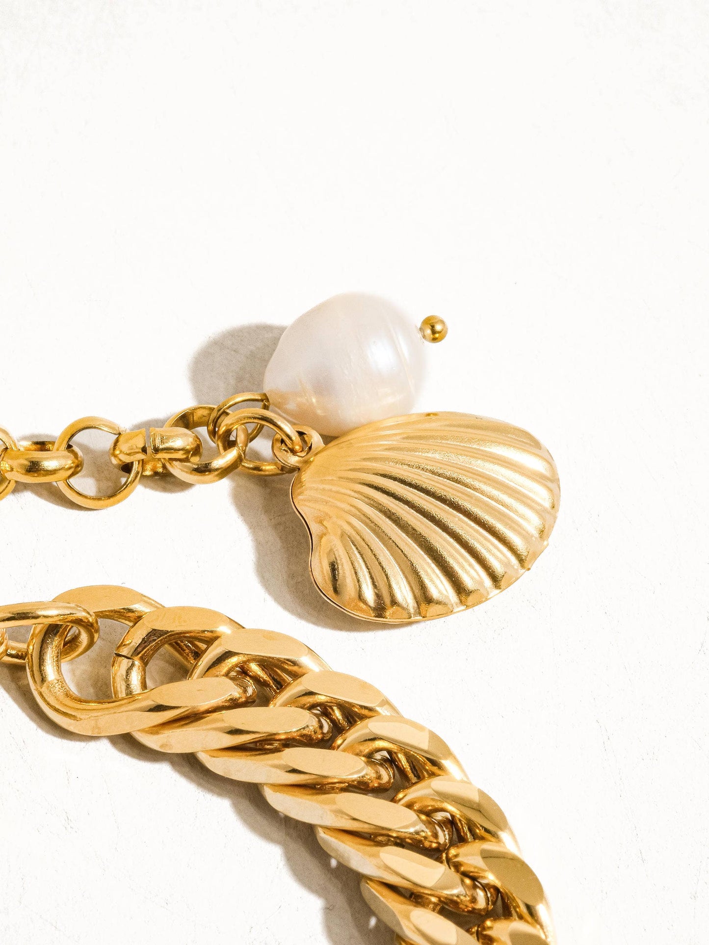 Tossa 18K Gold Non-Tarnish Shell Pearl Chain Bracelet: Yellow Gold