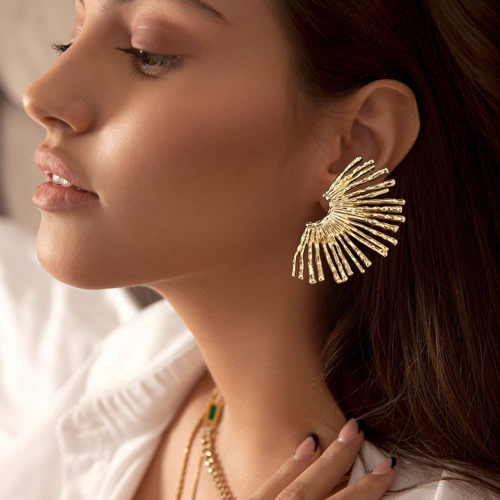 Abstract Metal Earrings
: Gold