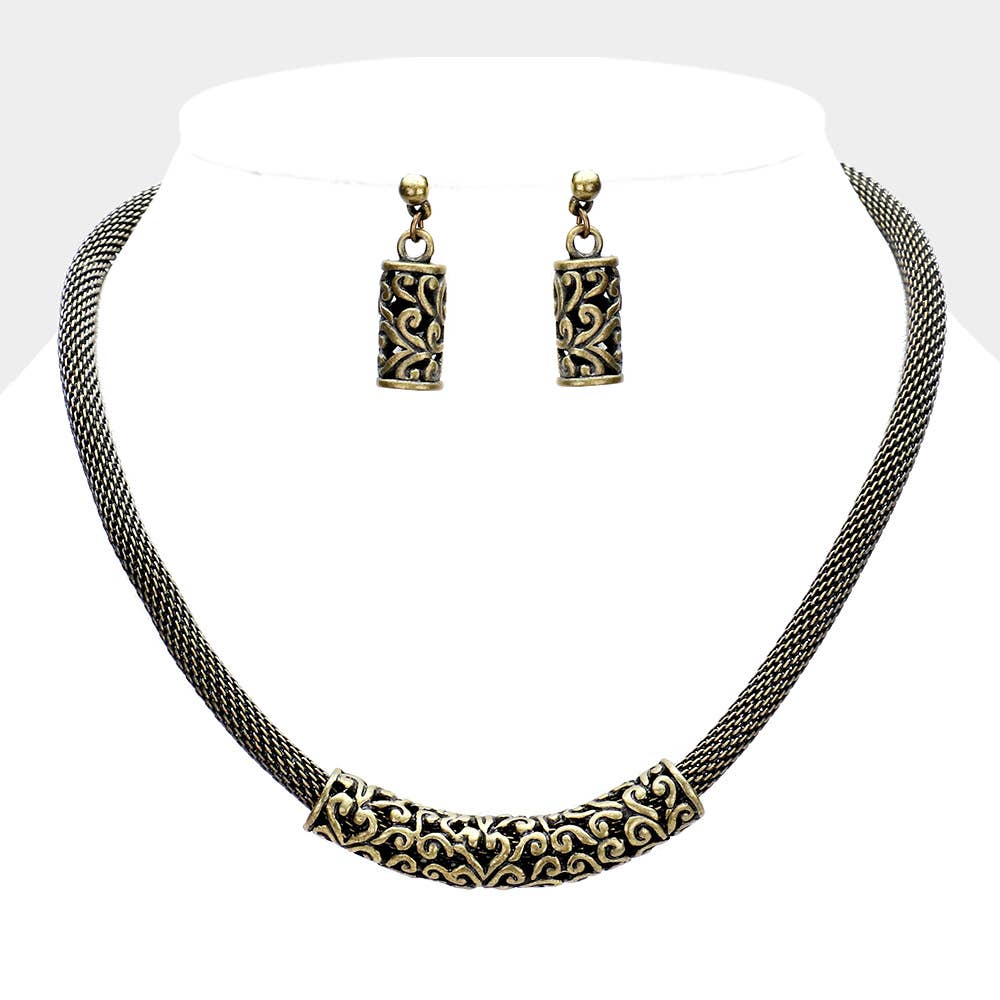 Embossed Metal Mesh Chain Necklace: Antique Silver