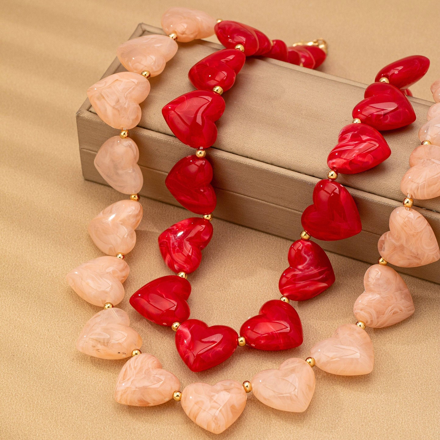 LARGE HEART SHAPE BEADED NECKLACE | 80N92654: Red