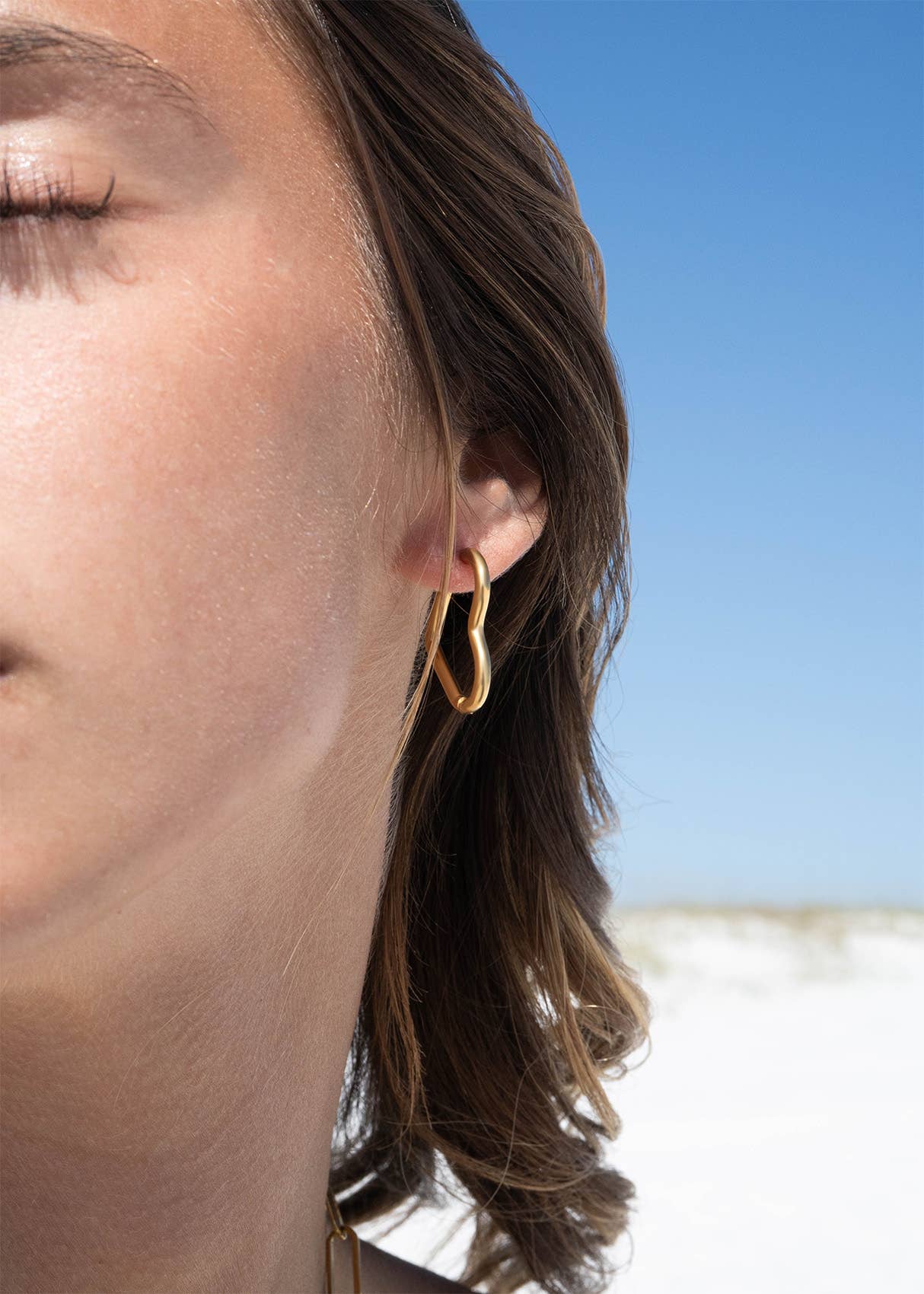 18K Gold PVD Stainless Steel Heart Hoop Earrings / ERJ0007: Gold