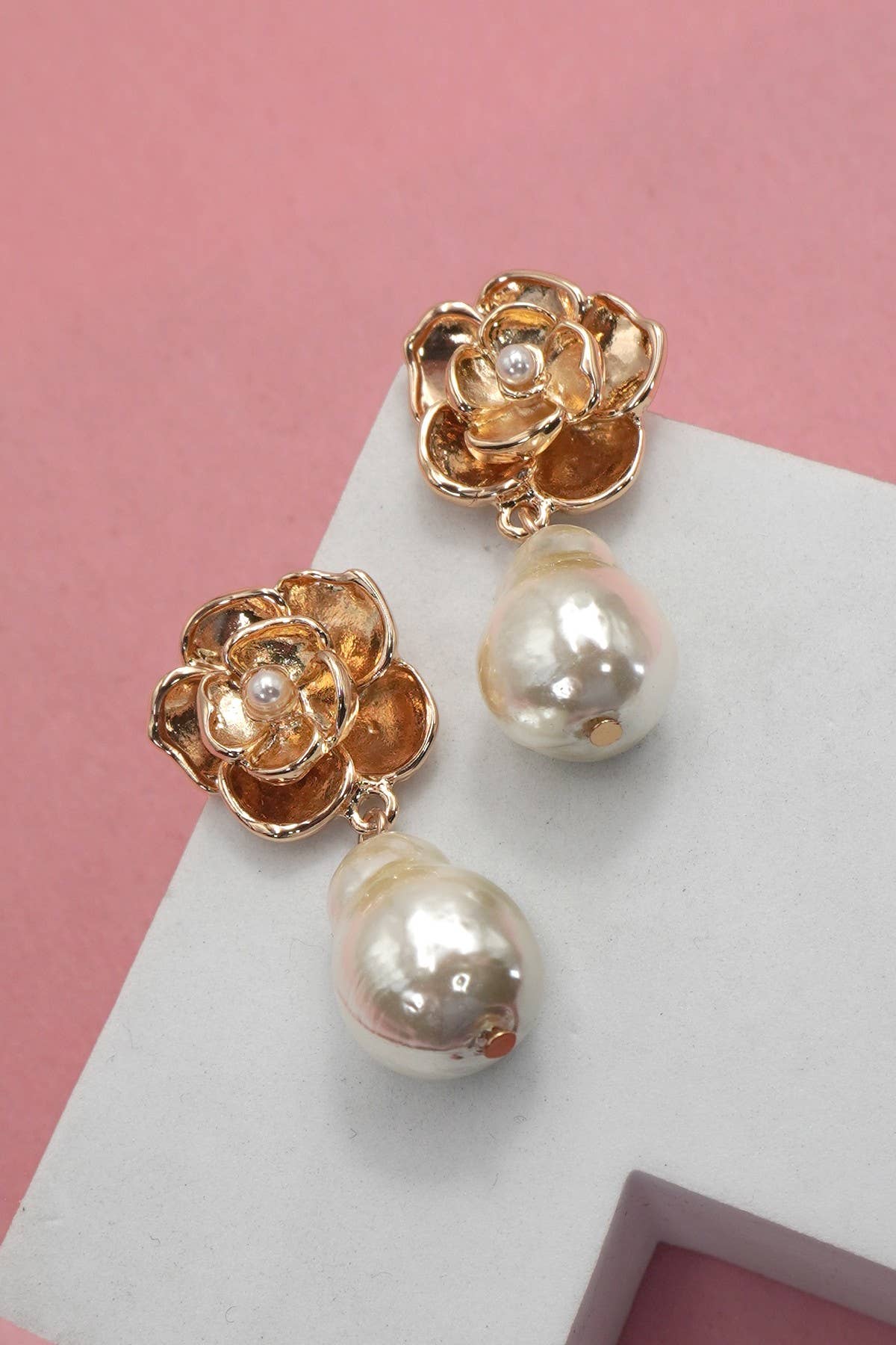 VINTAGE GOLD FLOWER  DROP PEARL ACCENT EARRINGS | 80E61151: GOLD
