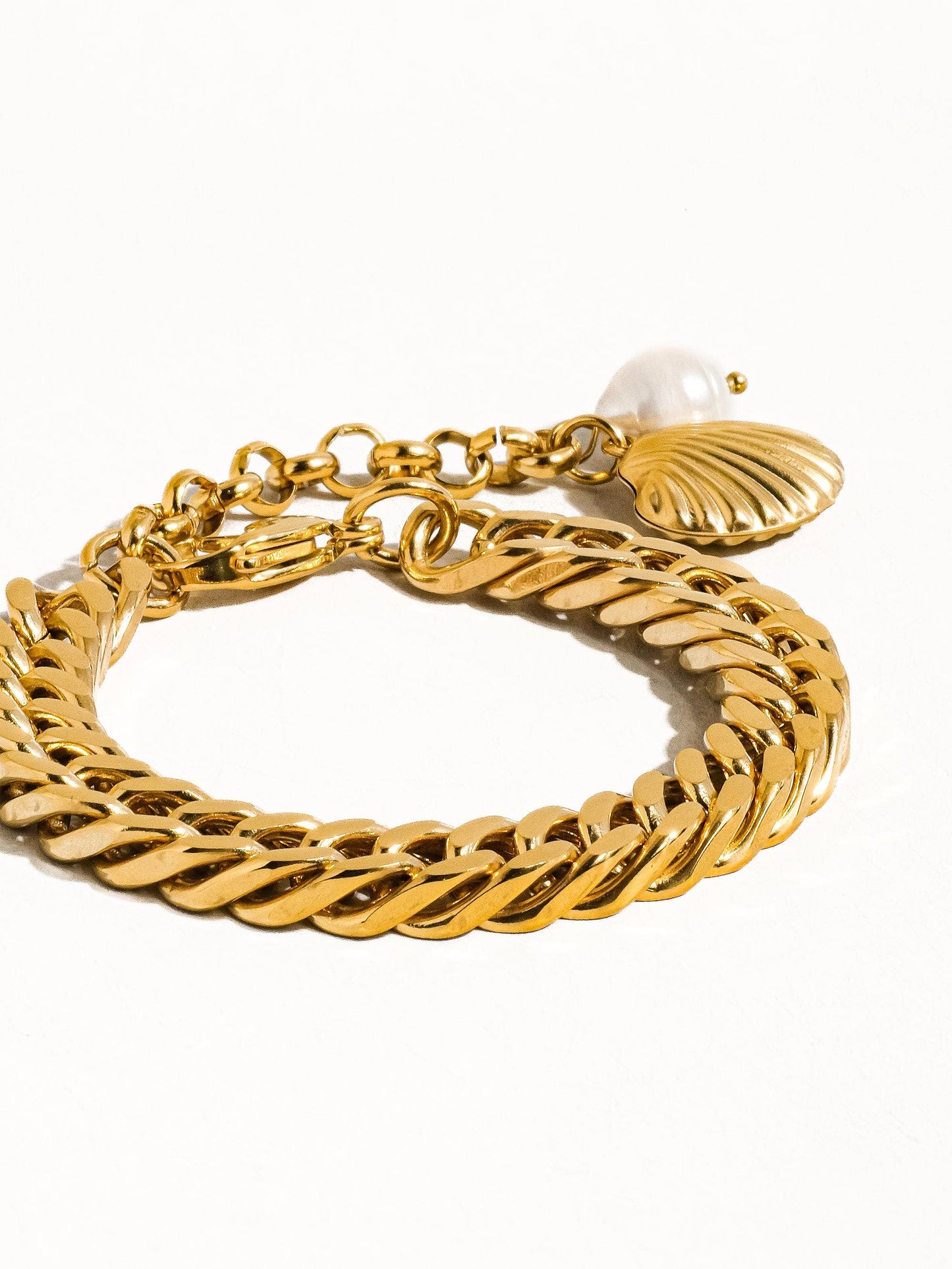Tossa 18K Gold Non-Tarnish Shell Pearl Chain Bracelet: Yellow Gold